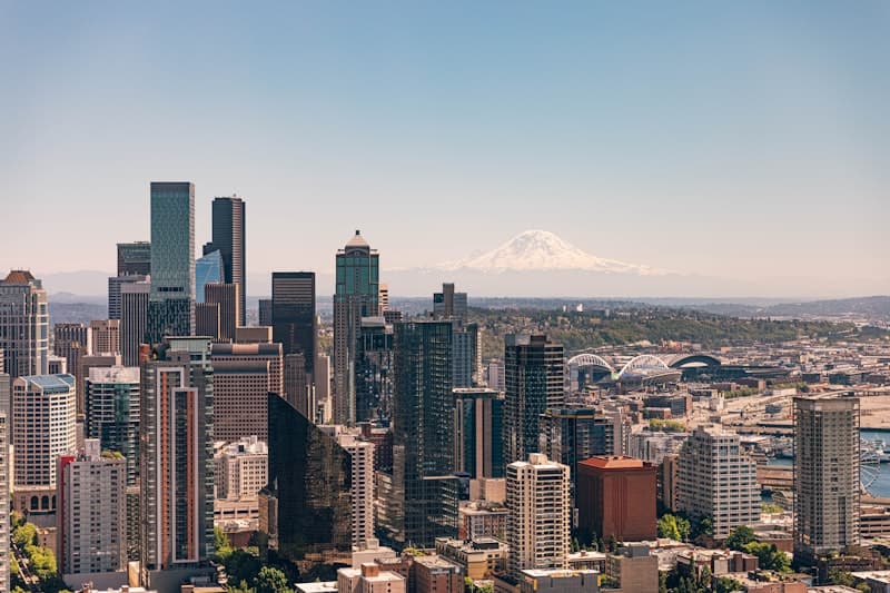 Seattle skyline with Mount Rainier